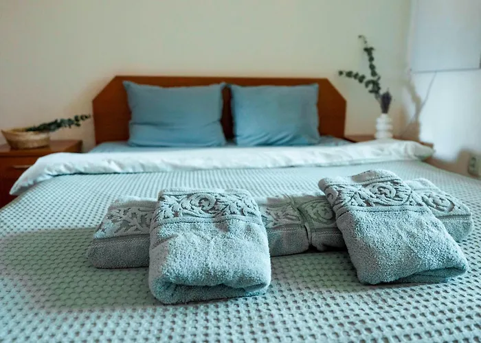 Apartment Large 2-bedroom Near Road, 5 Min To Gondola & Bar Street