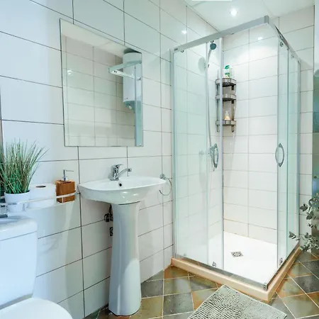 Daire Large 2-bedroom Near Road, 5 Min To Gondola & Bar Street Bansko