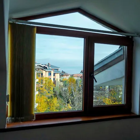 Apartament Large 2-bedroom Near Road, 5 Min To Gondola & Bar Street *