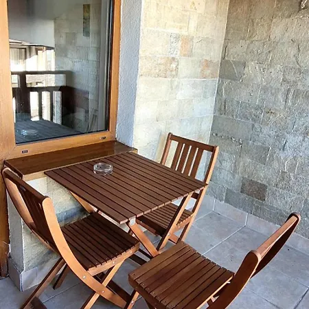 Daire Large 2-bedroom Near Road, 5 Min To Gondola & Bar Street
