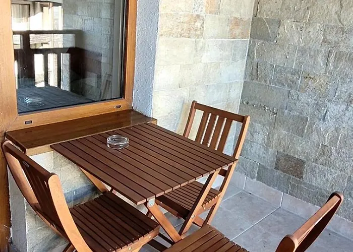 Apartment Large 2-bedroom Near Road, 5 Min To Gondola & Bar Street